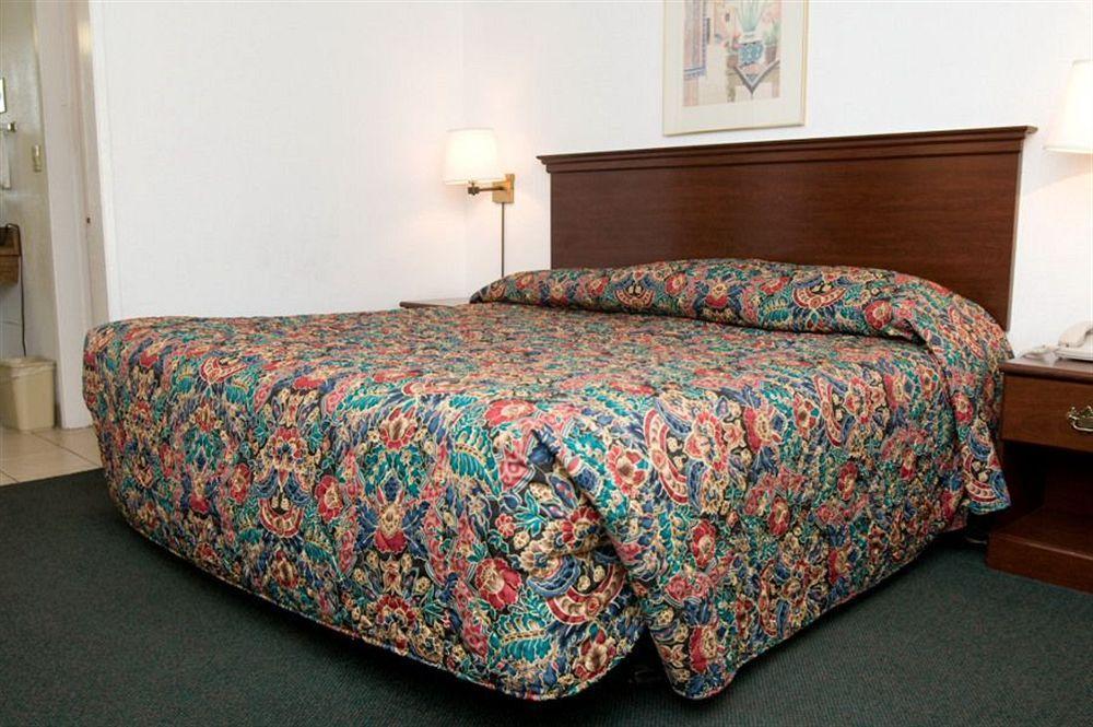 Red Lion Inn & Suites Redding Bagian luar foto