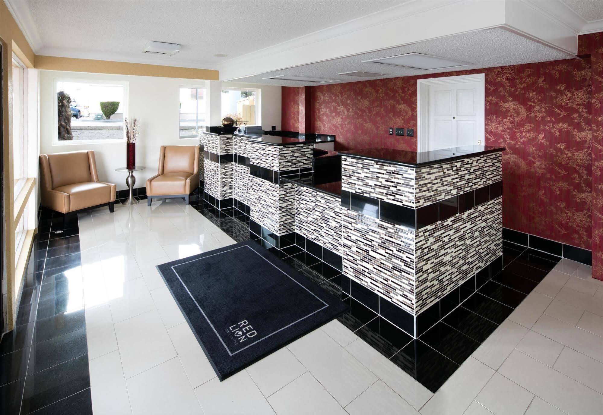Red Lion Inn & Suites Redding Bagian luar foto