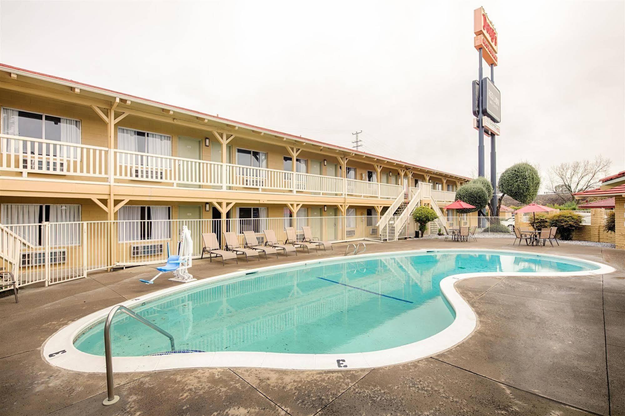 Red Lion Inn & Suites Redding Bagian luar foto