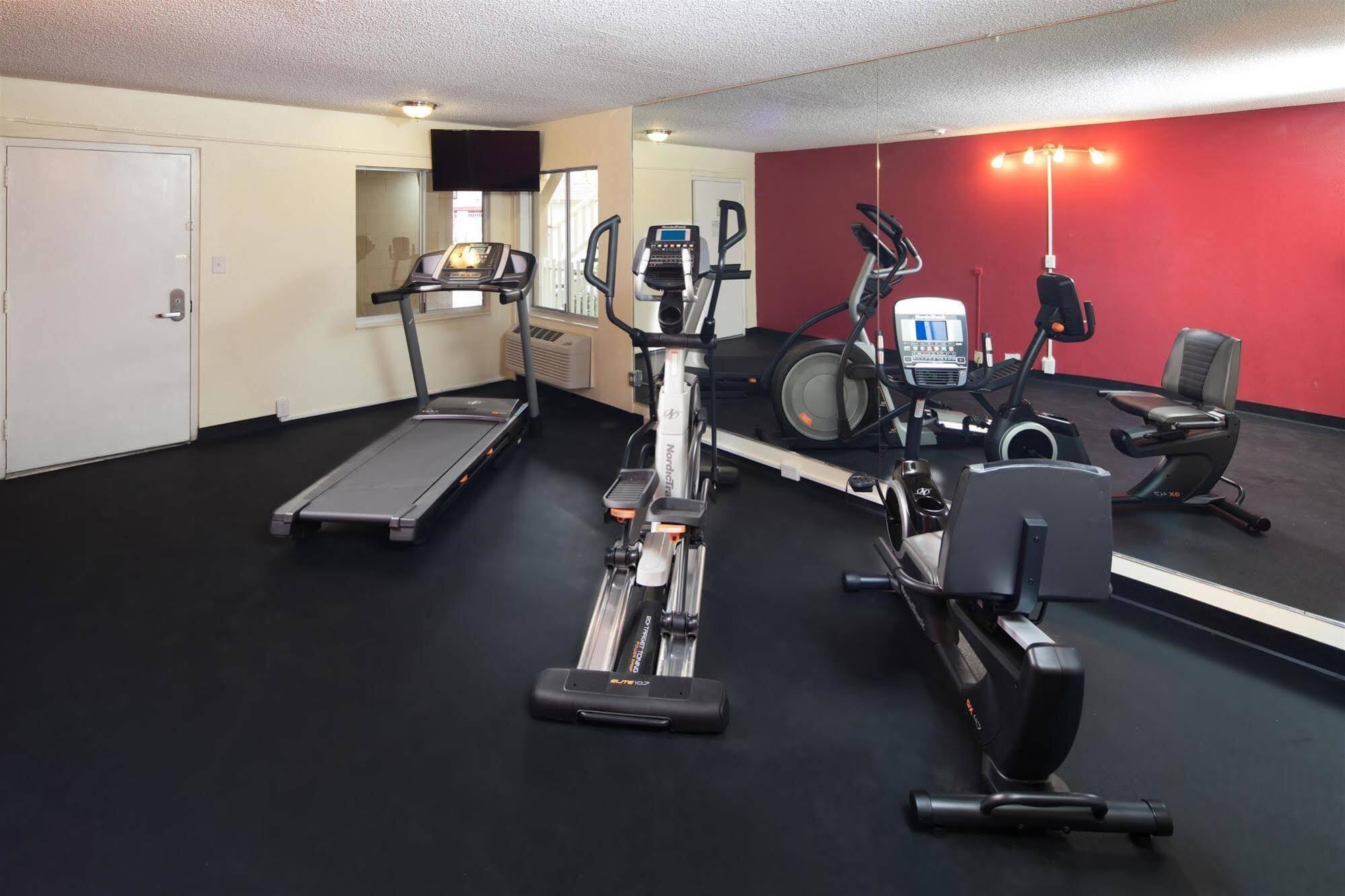 Red Lion Inn & Suites Redding Bagian luar foto